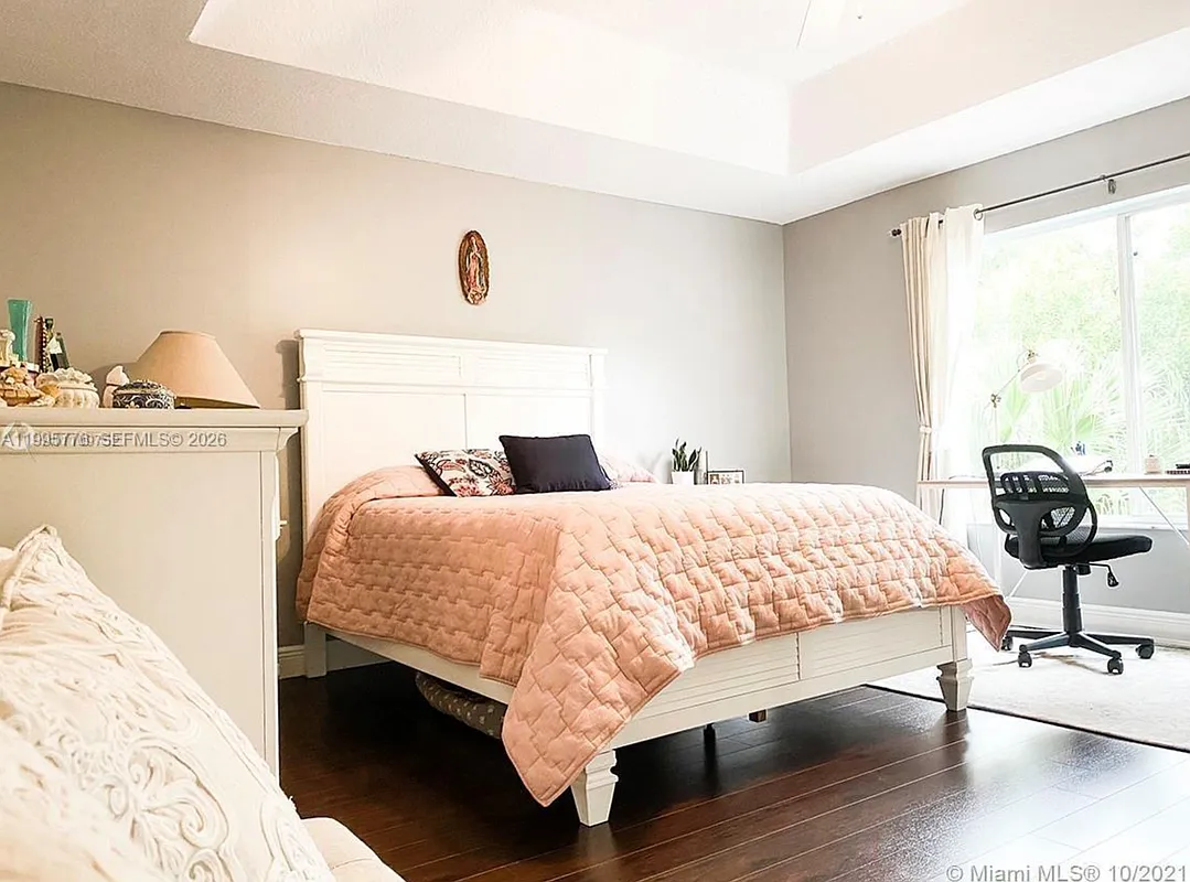 3 bed, 2.5 bath, 1616 sqft, $3,500 — Photo 3