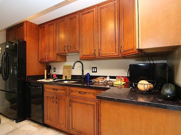 5th image of 1 Birchwood Ave