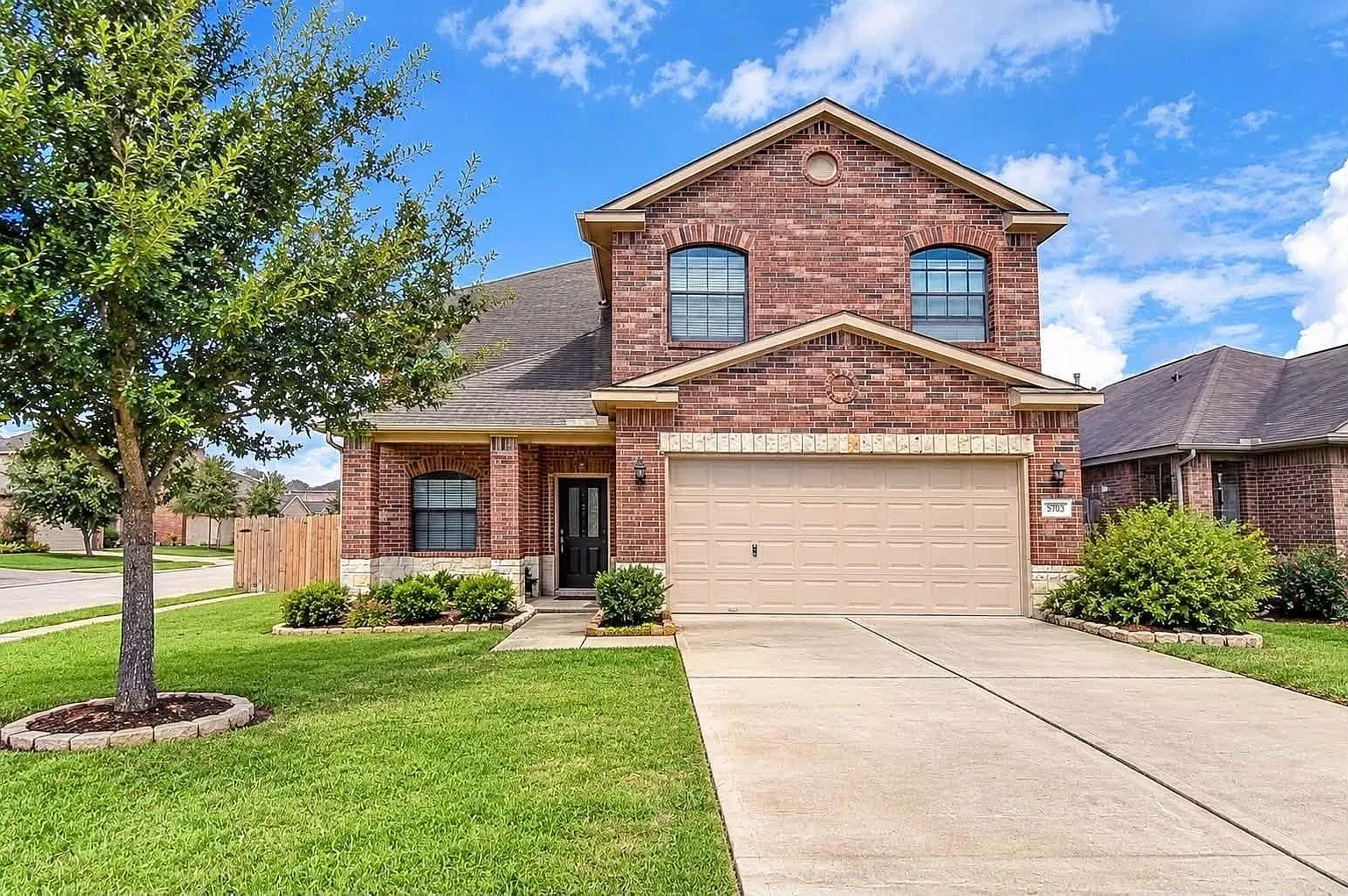 4 bed, 2.5 bath, 2454 sqft, $2,300 — Photo 1