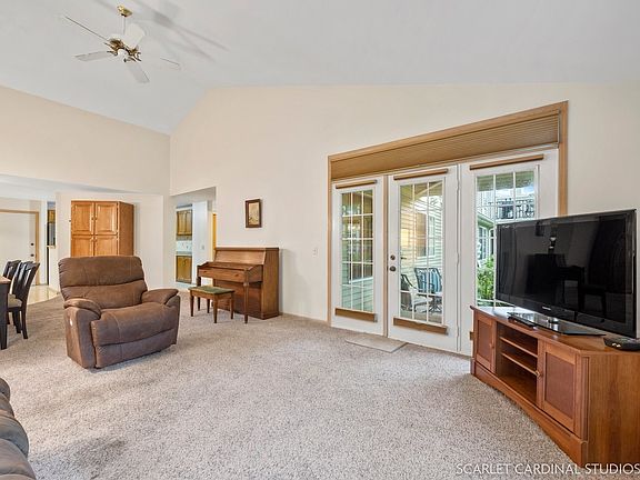 4th image of 379 Aberdeen Ct Unit 4