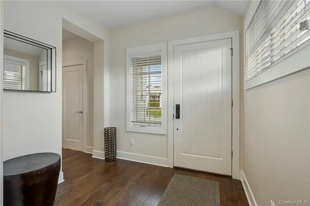 3 bed, 4.5 bath, 3447 sqft, $13,000 — Photo 2