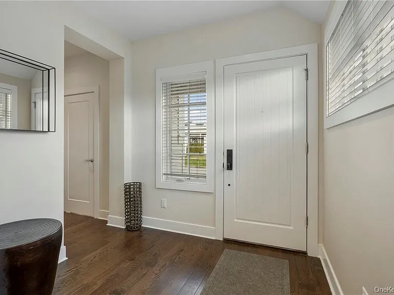 2 Rose Ln — Photo 2