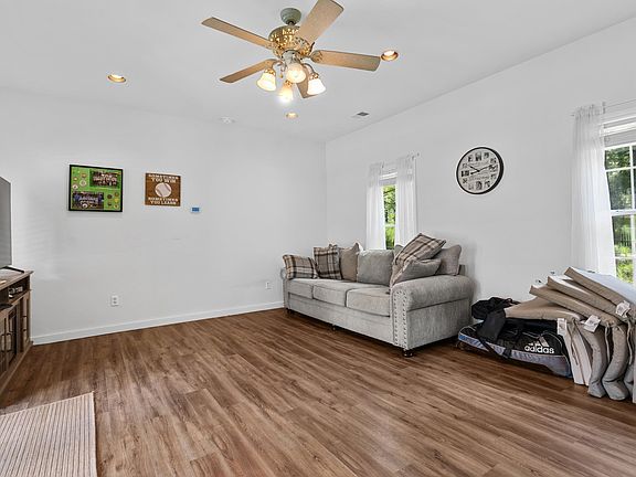 4th image of 122 L Abri Ct