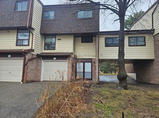 180 Mississauga Valley Blvd #211, Mississauga, ON L5A 3M2