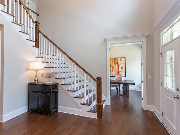 Lexington II Foyer 1