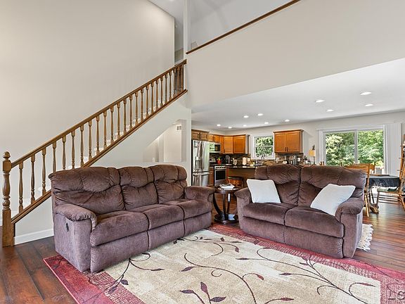 5th image of 3326 Pender Ct