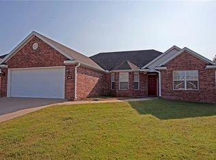 521 Dogwood St, Centerton, AR 72719