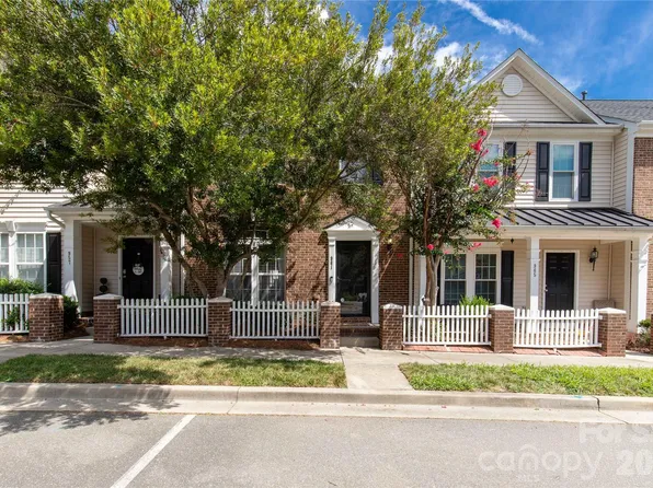 961 Coolsprings Ln, Rock Hill, SC 29730
