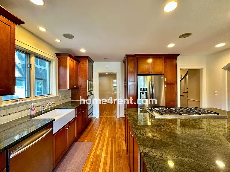 211 W 66th St — Photo 18