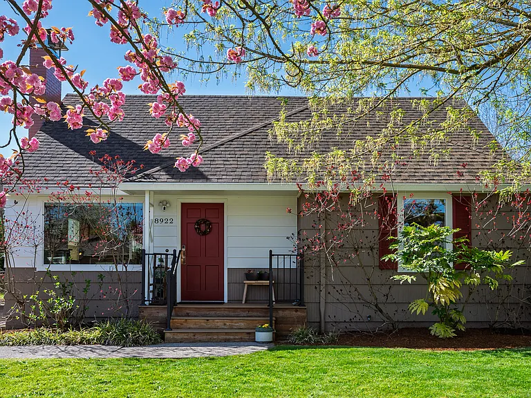 8922 SE Market St — Photo 1