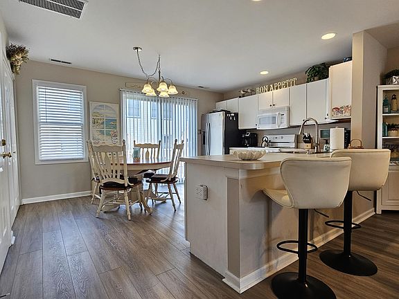 4th image of 212 Diamond Sand Dr #212