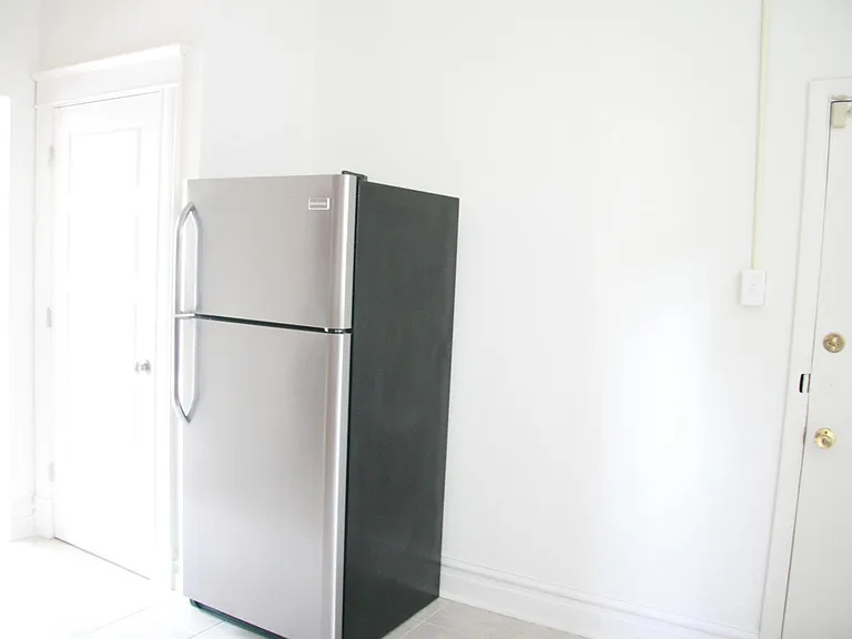345 Rosedale Ave — Photo 9