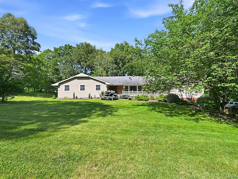 20 Williamsburg Dr — Photo 2