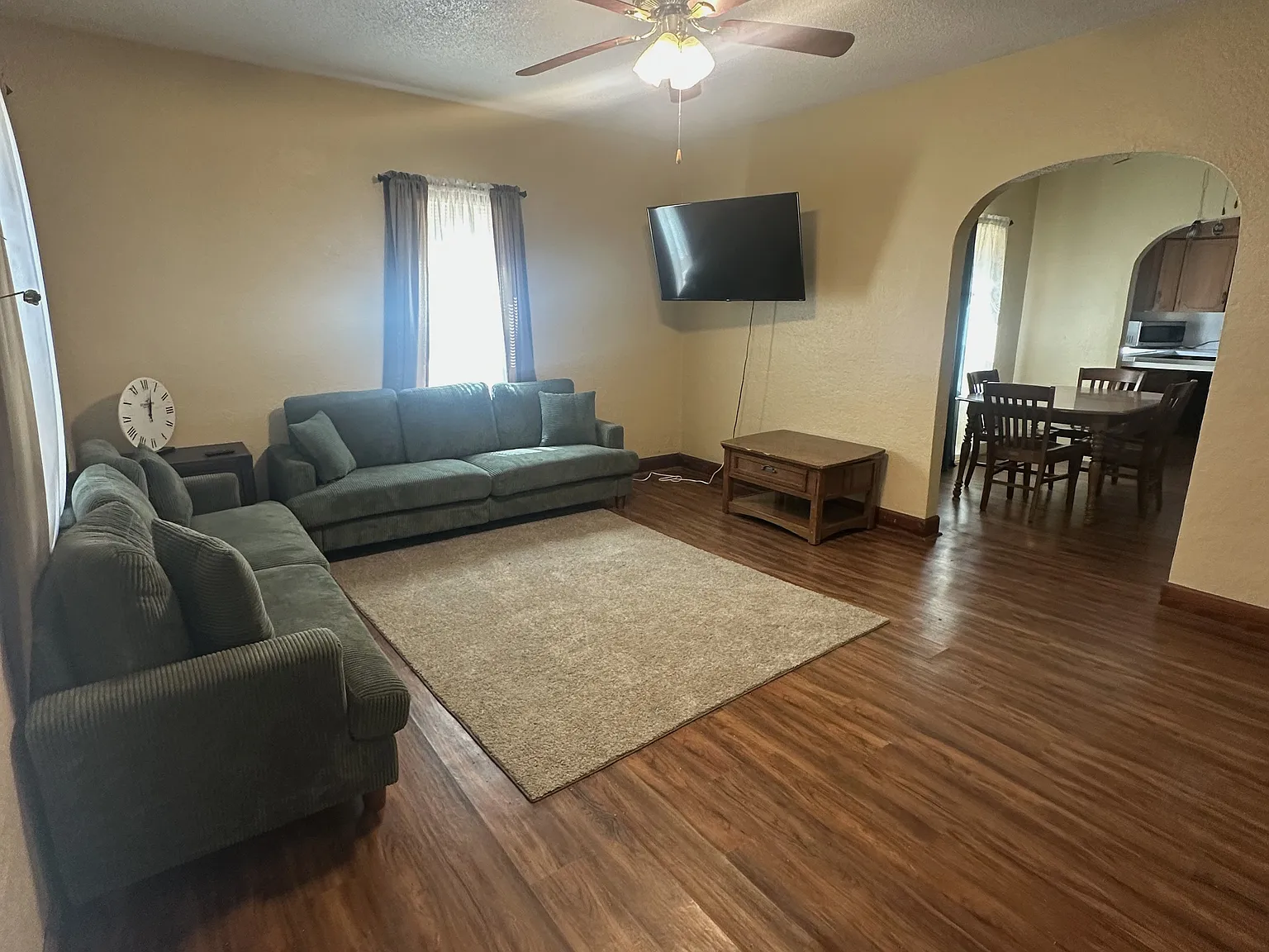 3 bed, 1.5 bath, 1326 sqft, $800 — Photo 2