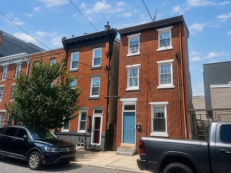 249 E Thompson St — Photo 26