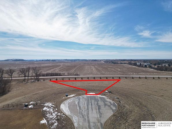 5170 S 225th Plaza Cir, Elkhorn, NE 68022