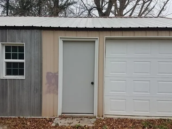 13871 Johnson Rd, Fieldon, IL 62031