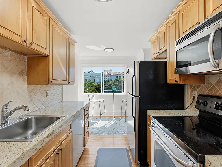 198 Dolores St #4 — Photo 10