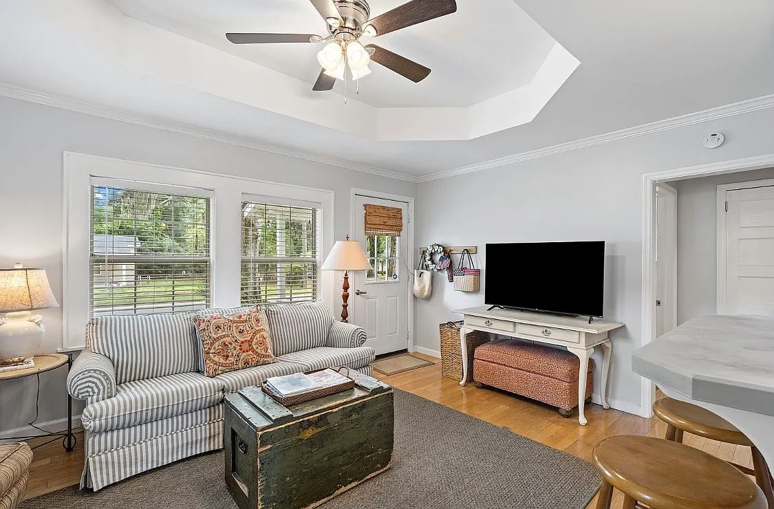 1102 Lafayette St — Photo 3
