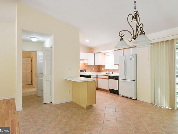 3rd image of 61 Abbyshire Rd