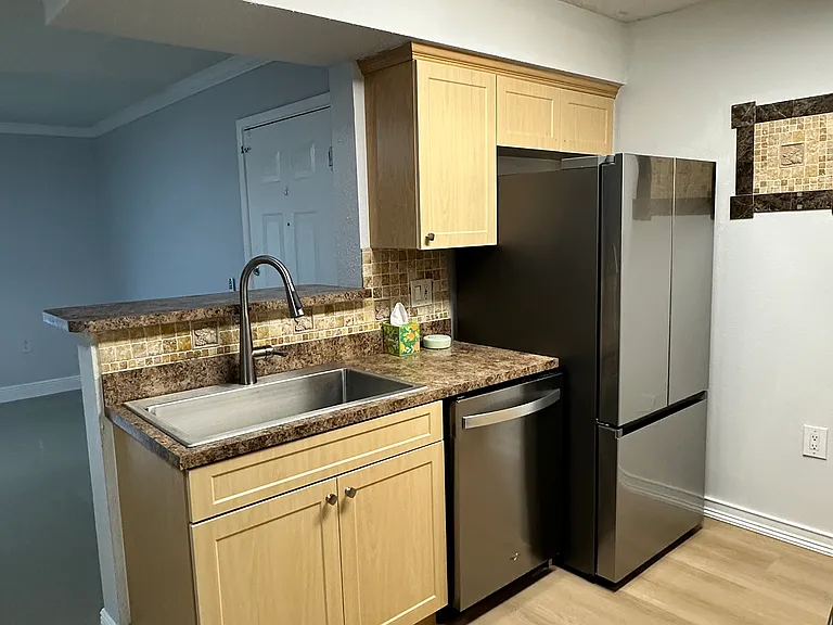 stainless steel appliances, most 2-3 years old. New large Kohler sink