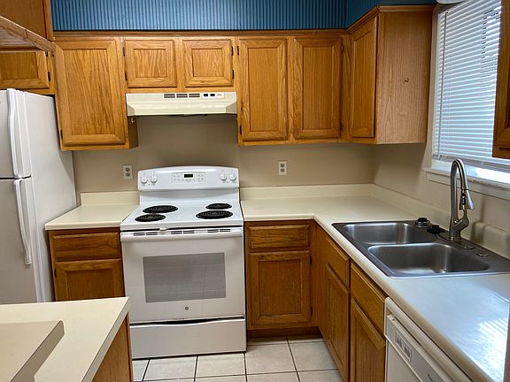 5th image of 1904 Dartmouth St #U