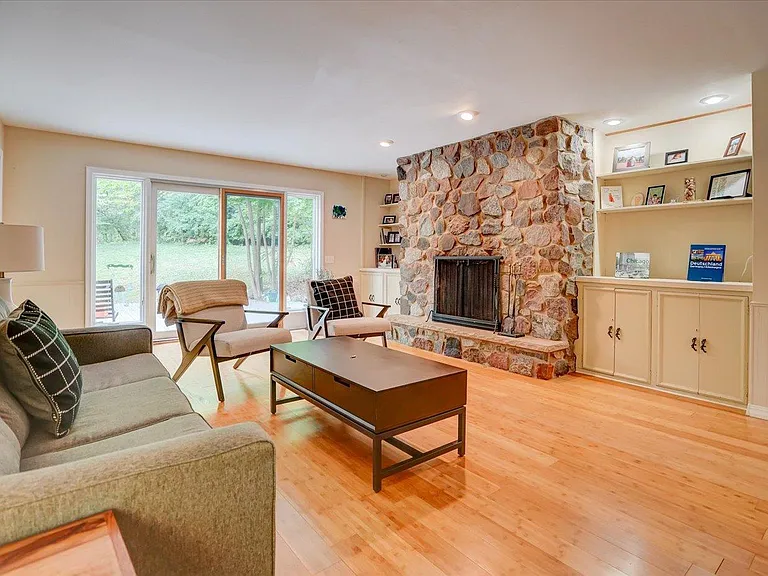 210 Shiloh Dr — Photo 9