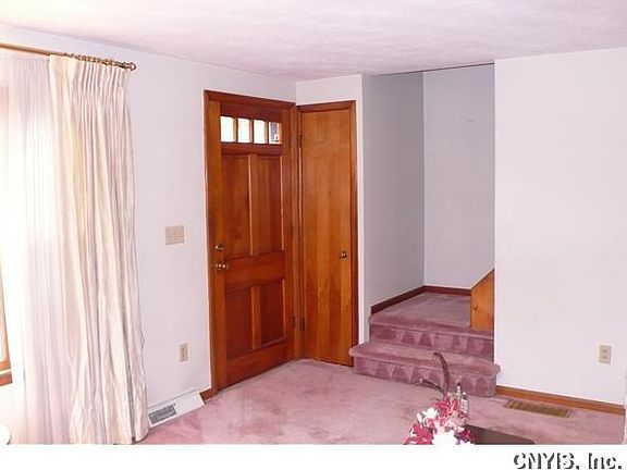 3rd image of 402 Melvin Dr