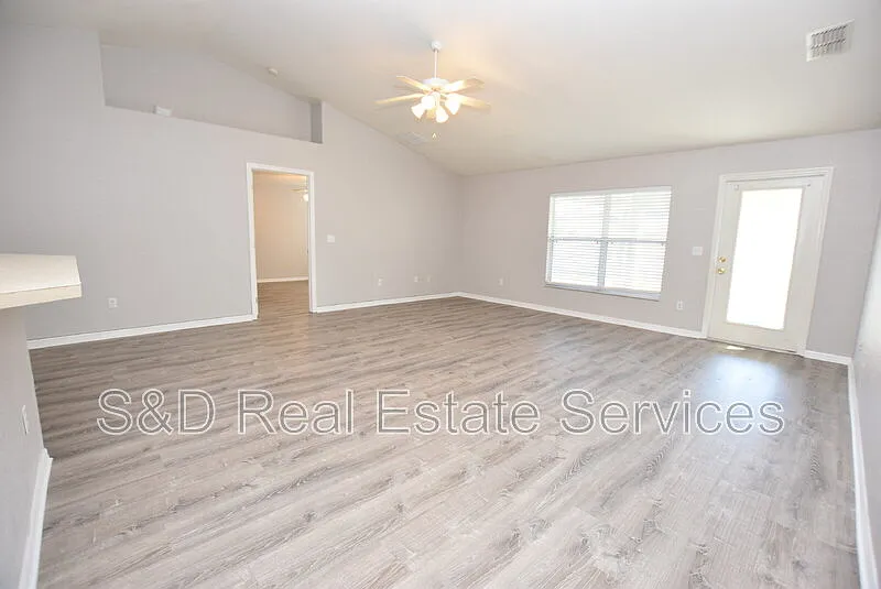 4 bed, 2.0 bath, 1934 sqft, $2,100 — Photo 3