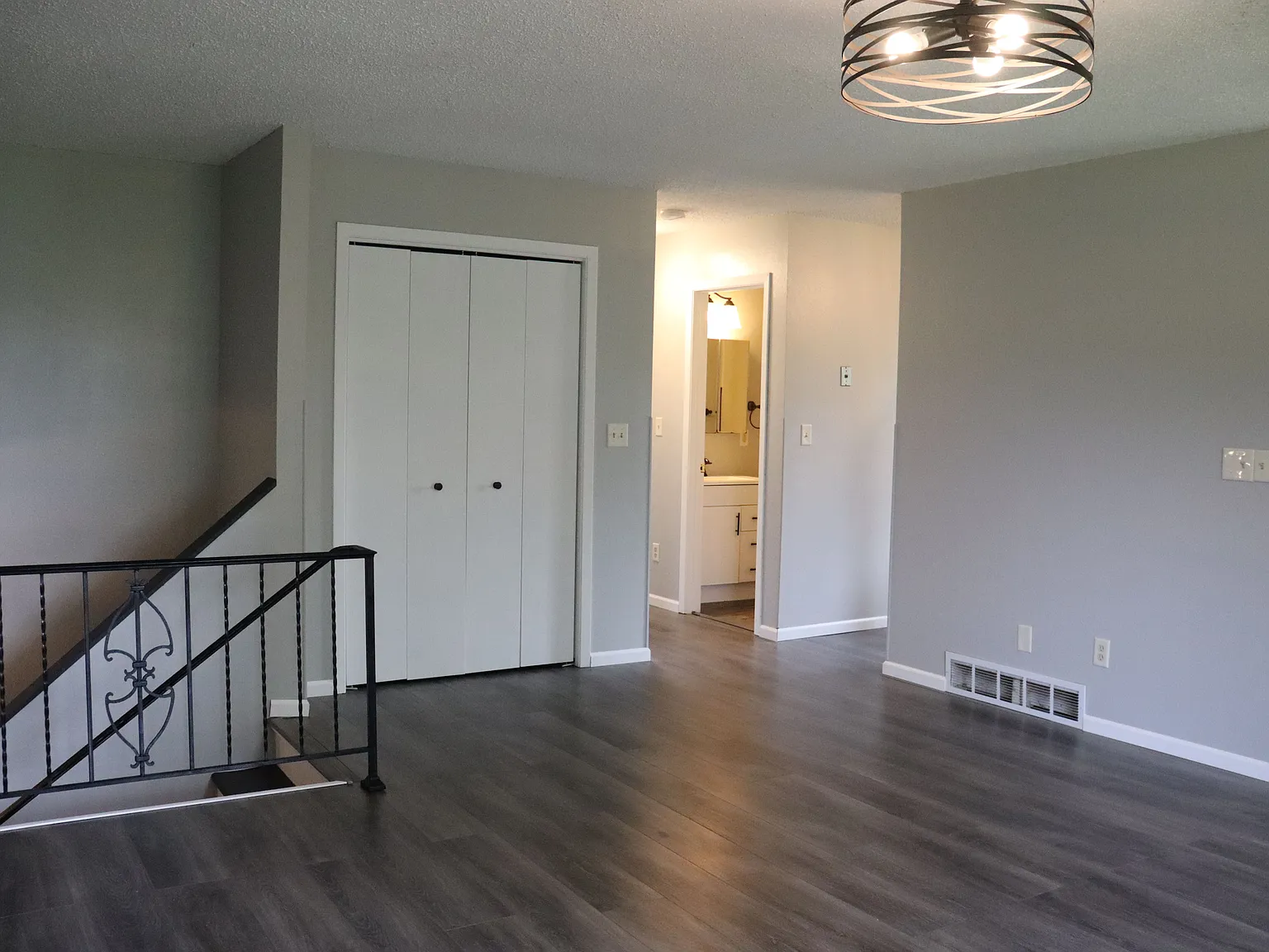 5 bed, 2.0 bath, 1768 sqft, $2,540 — Photo 3