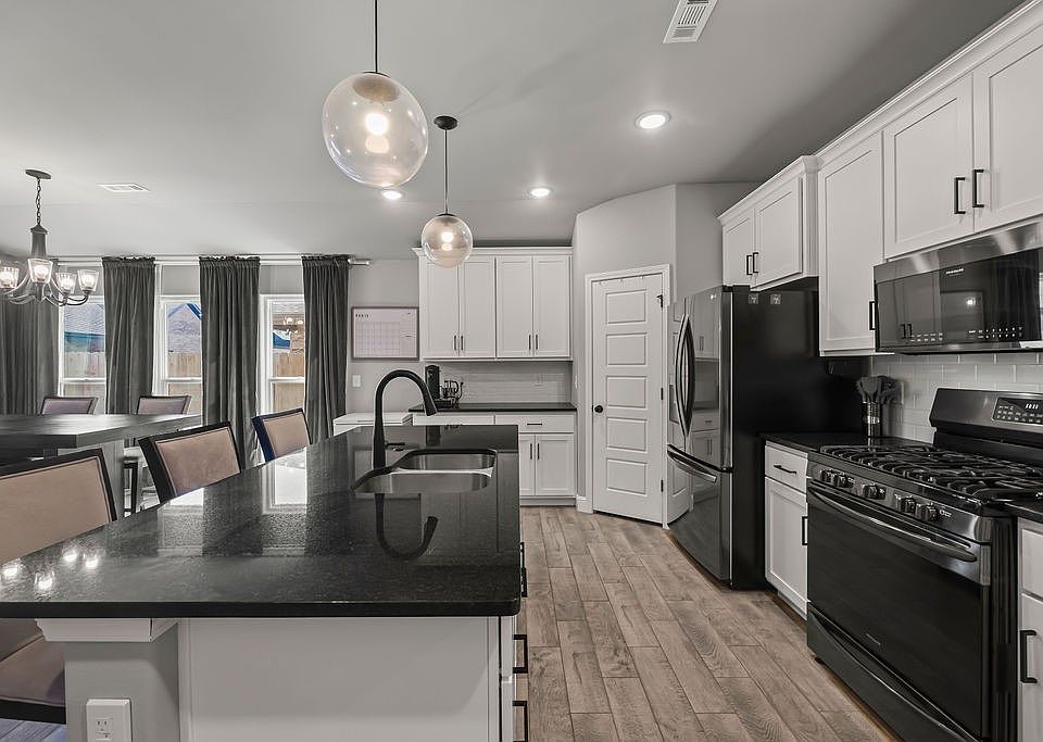 1st image of 531 Stoneseed St