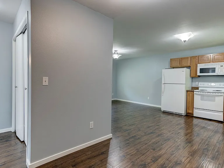 Recently Updated 2-bedroom Cottage — Photo 2