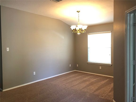 5th image of 1011 Flanagan Dr
