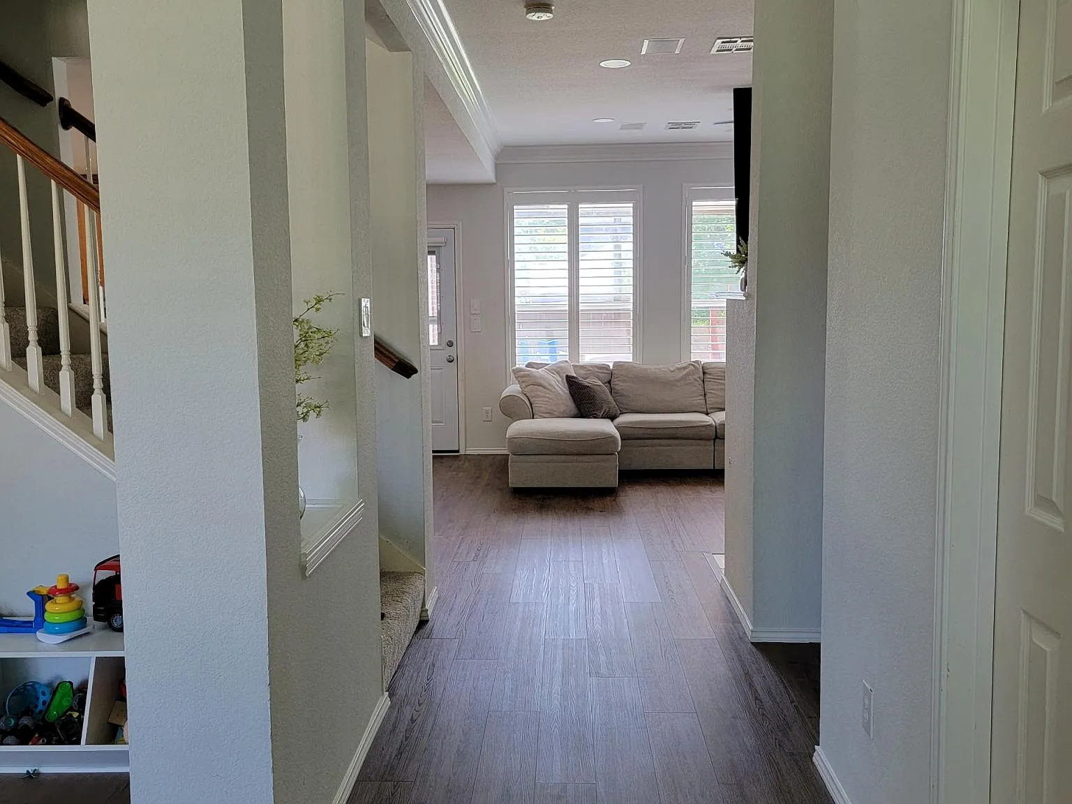 4 bed, 2442 sqft, $3,200 — Photo 4