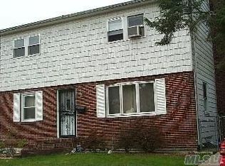582 Liberty St, Uniondale, NY 11553