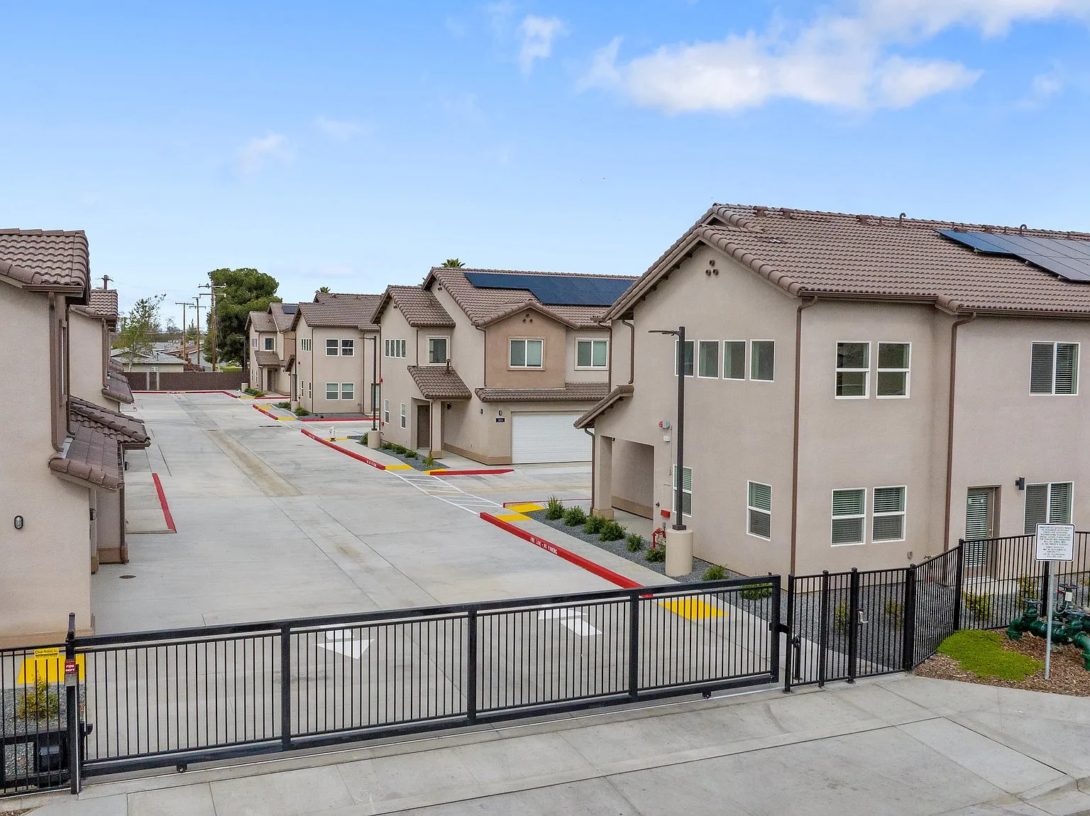 3 bed, 2.5 bath, 1335 sqft, $1,850 — Photo 3