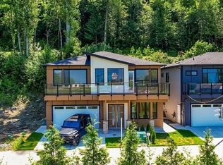 8016 Annis Rd #8, Chilliwack, BC V2P 6H3