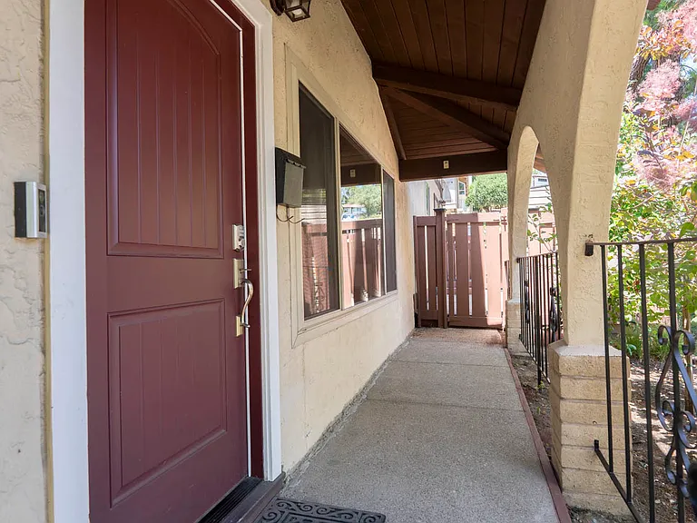 2022 Ascot Dr — Photo 3