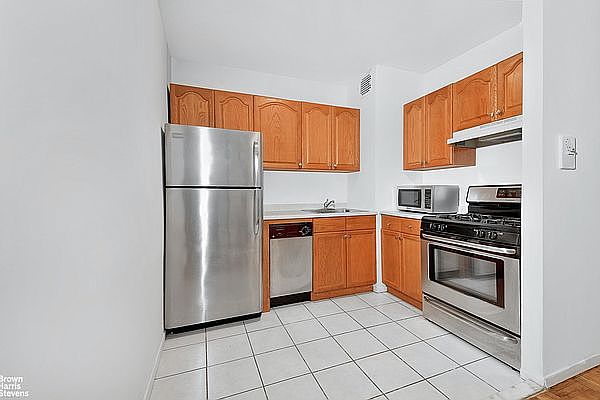 1st image of 300 E 40th St APT 3N