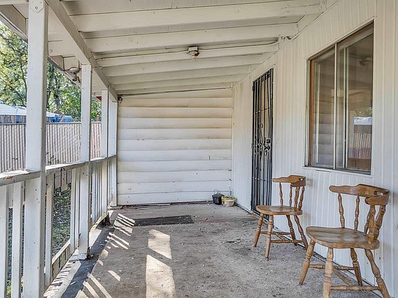 5th image of 18428 Carter St