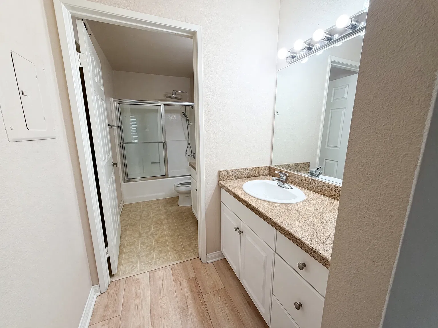 2 bed, 985 sqft, $2,950 — Photo 4