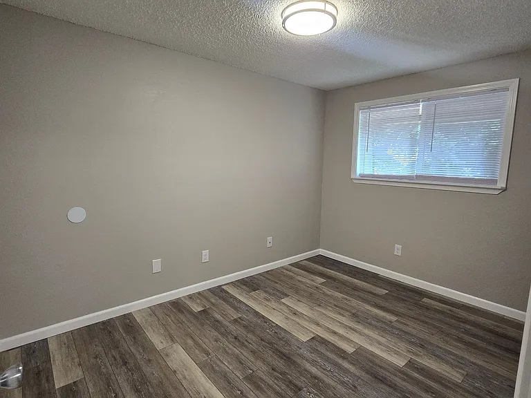 Catalina Apartments — Photo 14