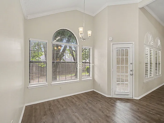 2702 Kingswood Ct — Photo 7