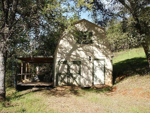 The permitted Ag building is perfect for weekend getaways!