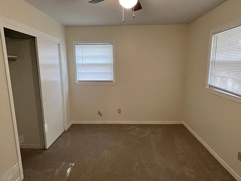 218 Glen Oaks Rd — Photo 5
