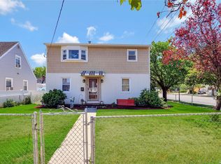 121 Wood Ln, Valley Stream, NY 11581