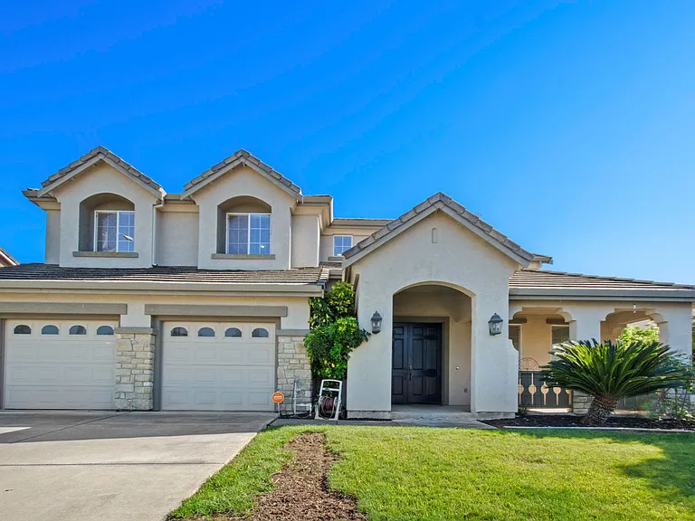991 Zephyr Ln — Photo 2