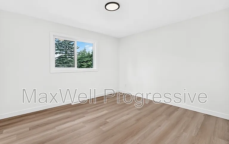 14510 95th Ave NW #MAIN FLOOR — Photo 24