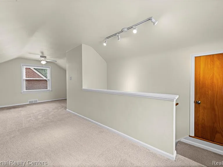 4521 Elmwood Ave — Photo 25