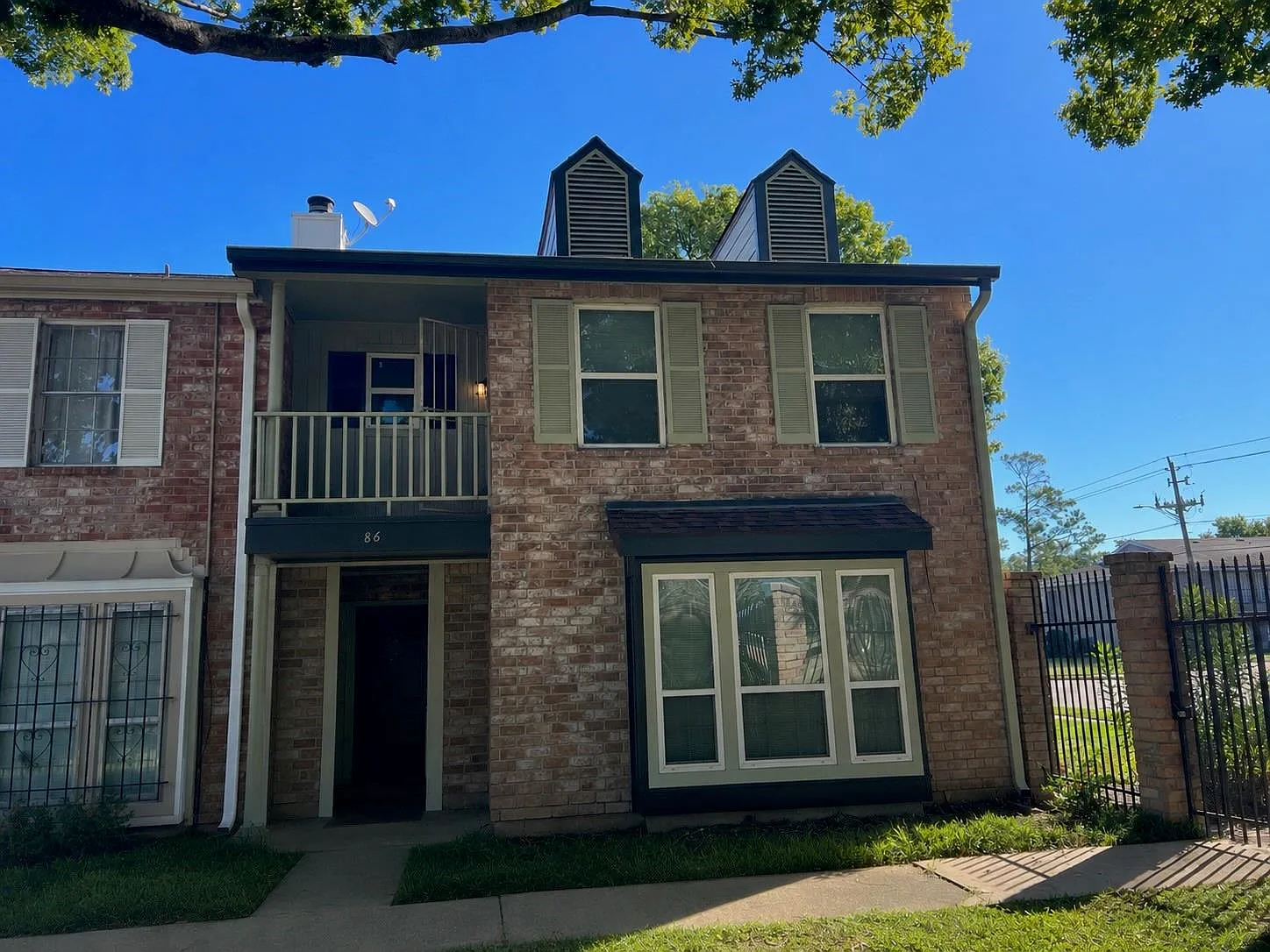 4 bed, 3.0 bath, 2055 sqft, $1,850 — Photo 2